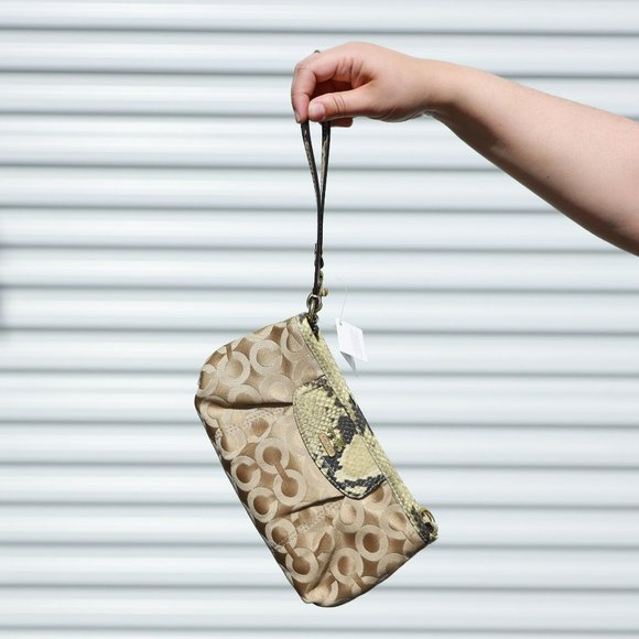 NWT Coach Signature  Snake Embossed Wallet Wristlet - Picture 2 of 9